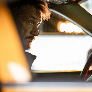 Sean Penn nimmt Dakota Johnson im deutschen Trailer zu "Daddio" auf eine emotionale Taxifahrt mit